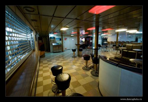 crew bar